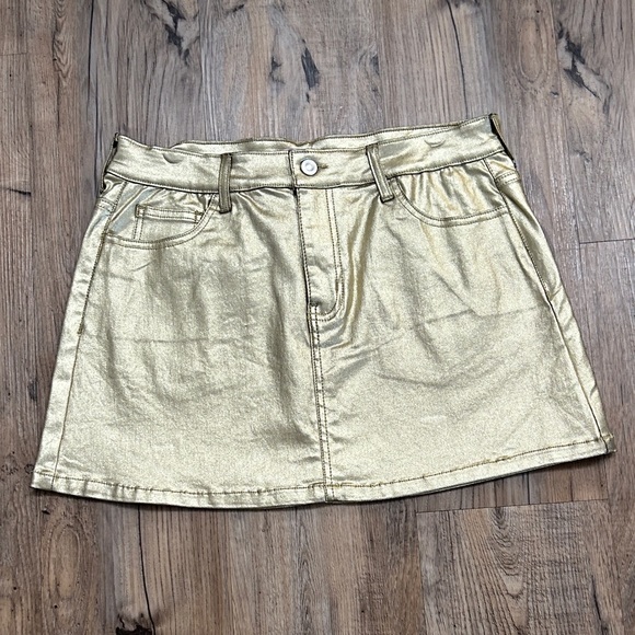 Gianni Bini Dresses & Skirts - NWT- Gianni Bini Metallic Gold Mini Skirt
